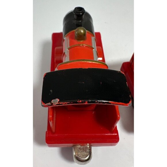 Thomas & Friends James Die Cast Train & Tender 2009 Gullane Red & Black Engine - Picture 4 of 13